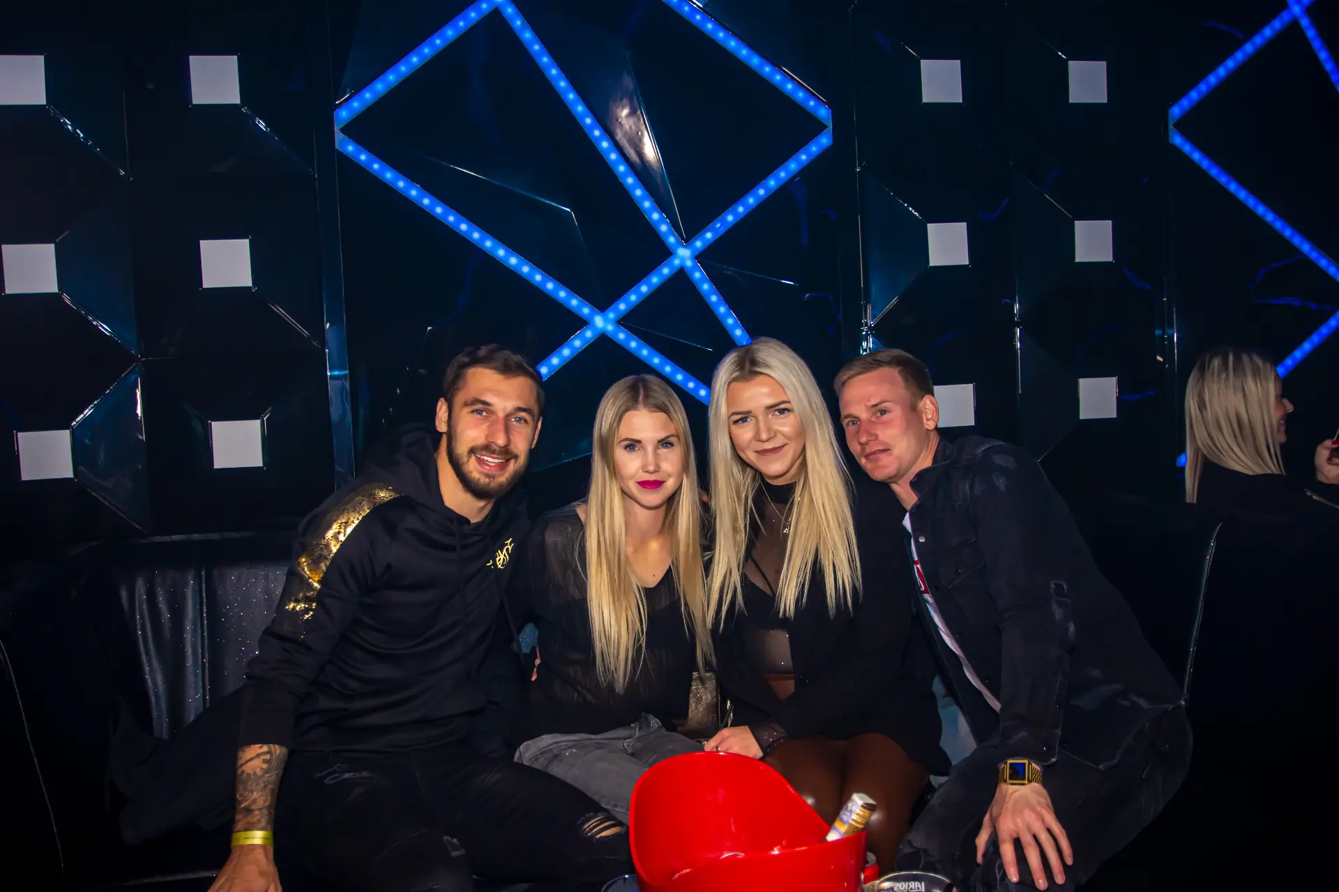 Hosté v privátním boxu Club Vinárna